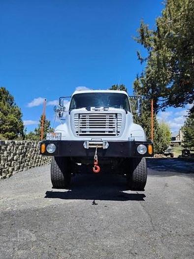 Used 2008 Freightliner Business Class M2 106