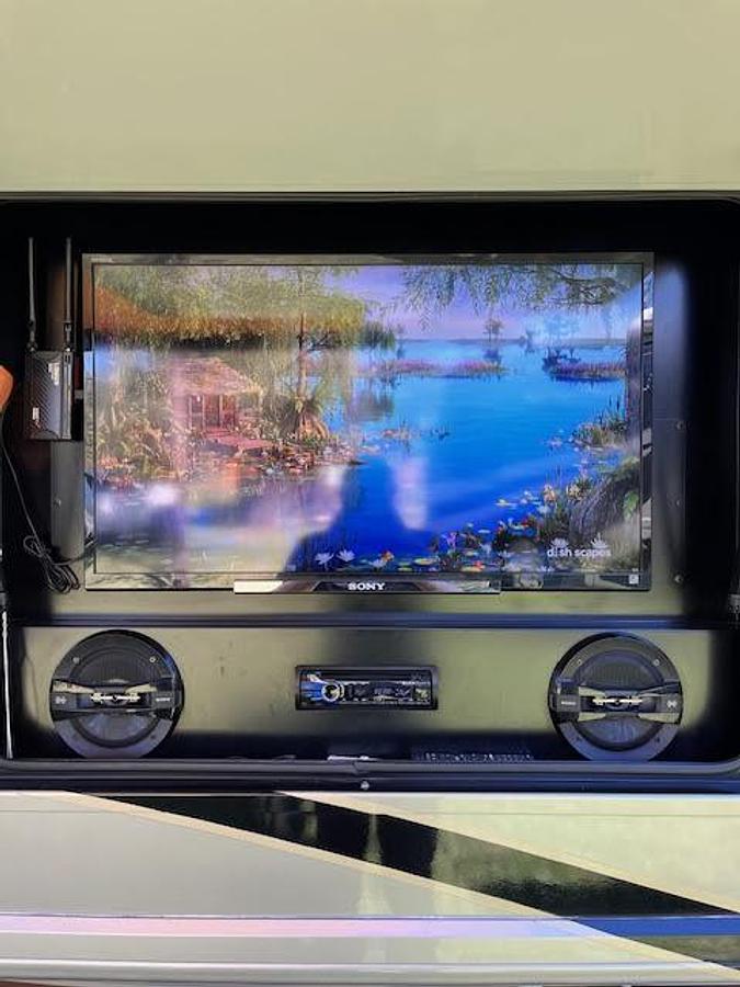 Used 2015 American Coach American Revolution 42T