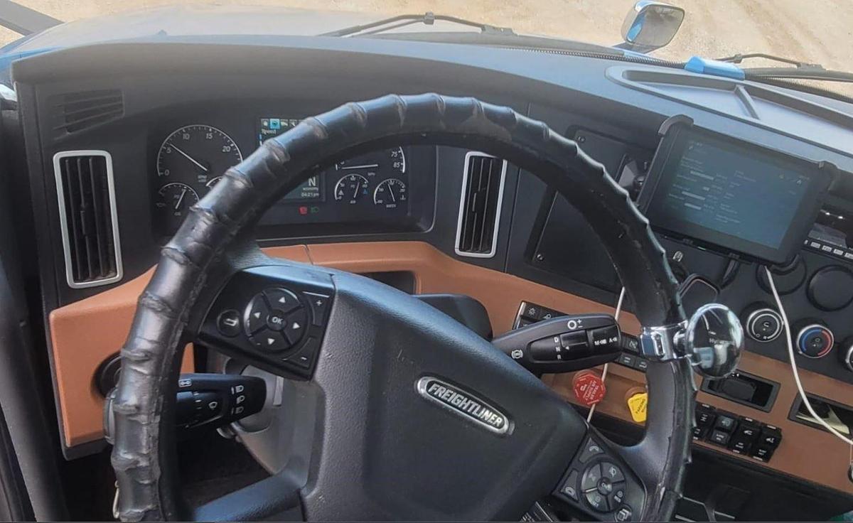 Used 2023 Freightliner Cascadia 126