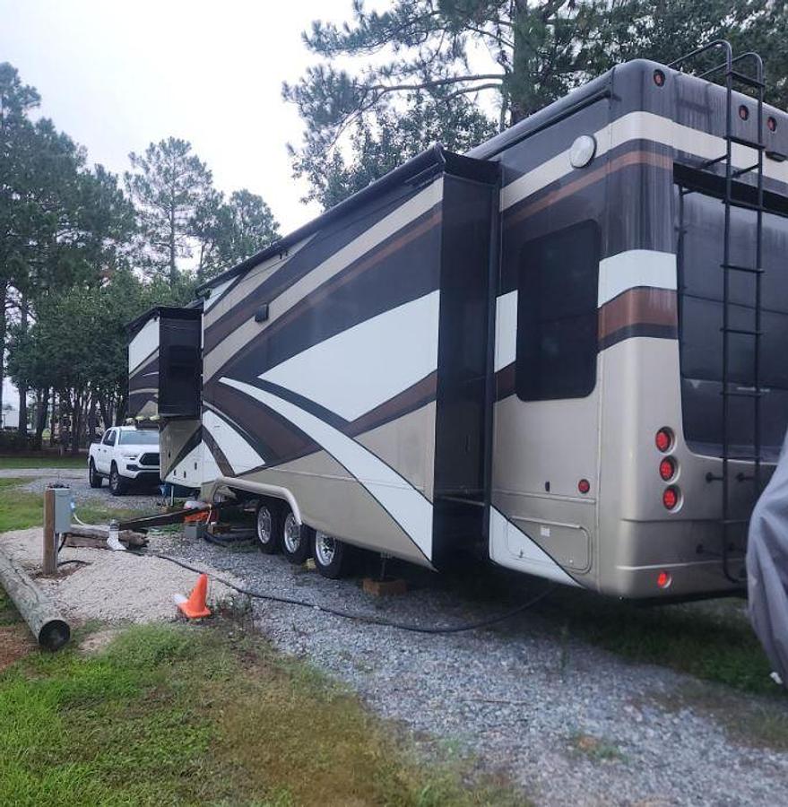 Used 2019 DRV MOBILE SUITES 44 HOUSTON Fifth Wheel