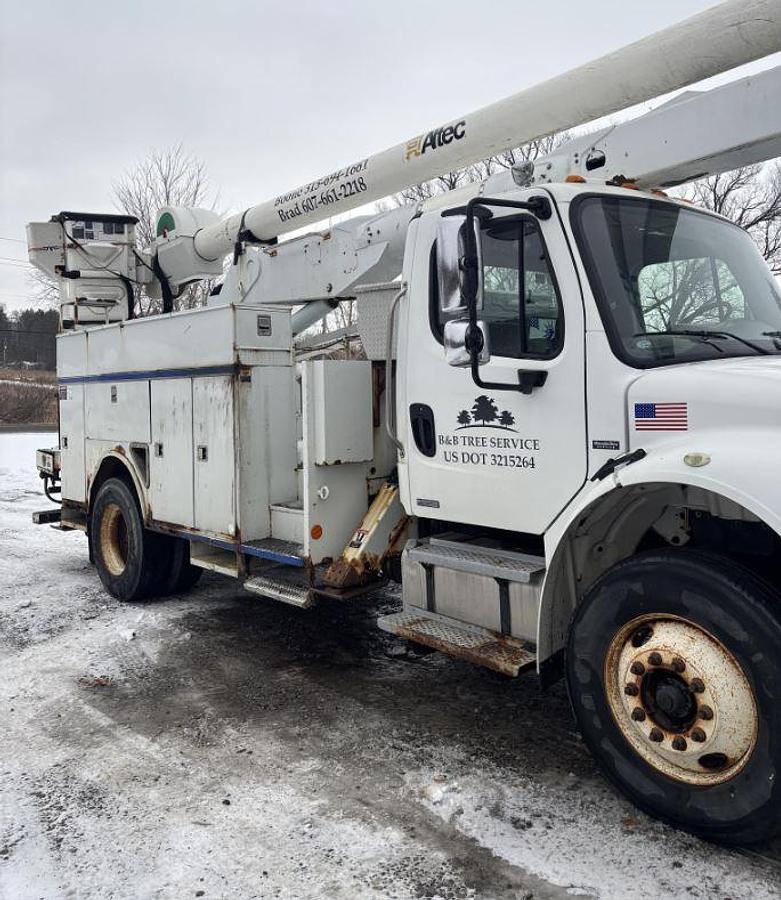 Used 2008 ALTEC AA652L MOUNTED ON 2008 FREIGHTLINER BUSINESS CLASS M2 106