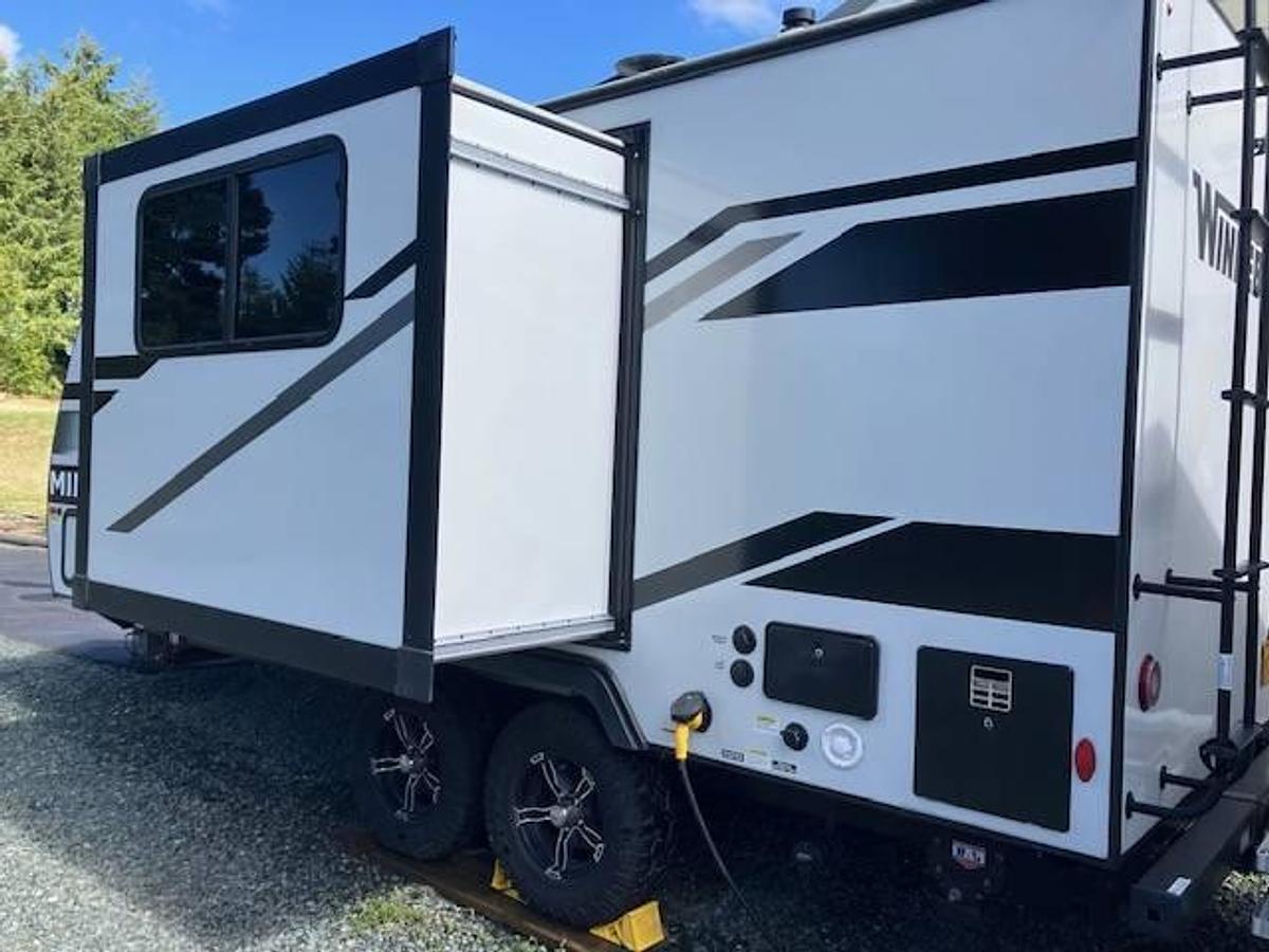 Used 2023 Winnebago Micro Minnie 2108DS Travel Trailer