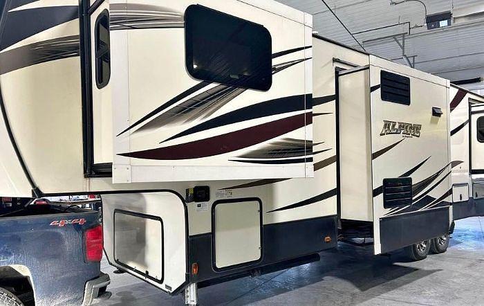 Used 2018 Keystone Alpine 3660FL