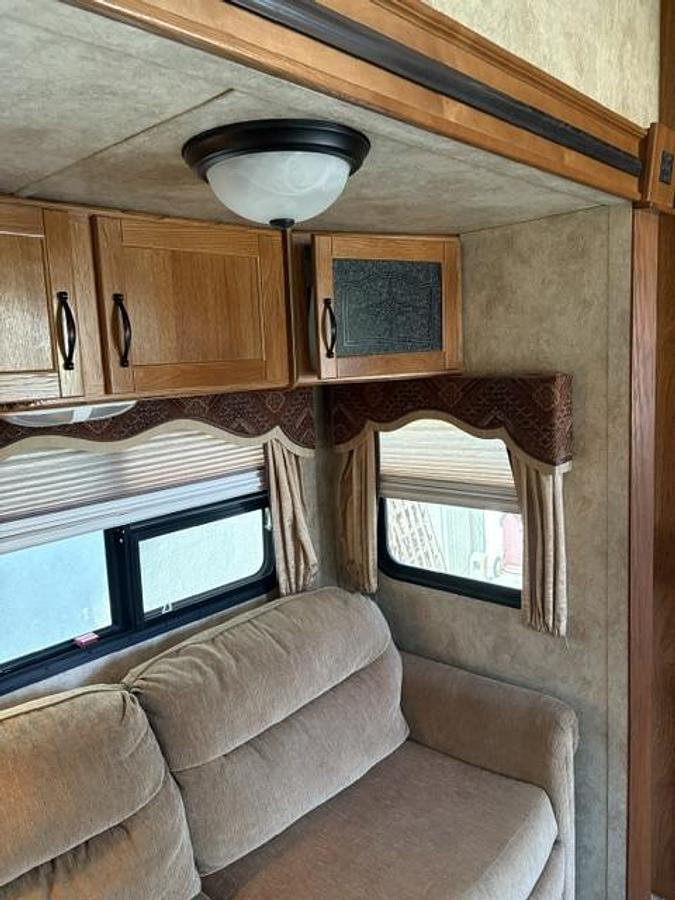 Used 2010 Keystone Montana Mountaineer Fifth Wheel