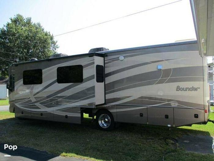 Used 2015 Fleetwood Bounder 35K