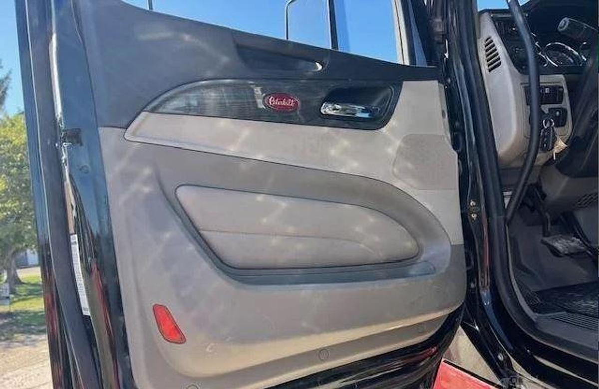 Used 2020 PETERBILT 567 Day Cab