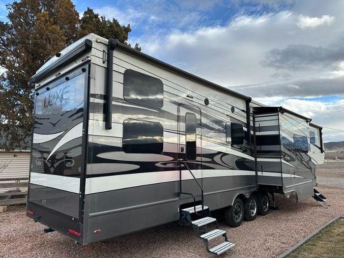 Used 2021 Luxe 48FB Fifth Wheel Toy Hauler