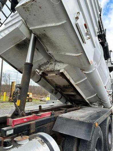 Used 2011 KENWORTH T800 Tank Truck