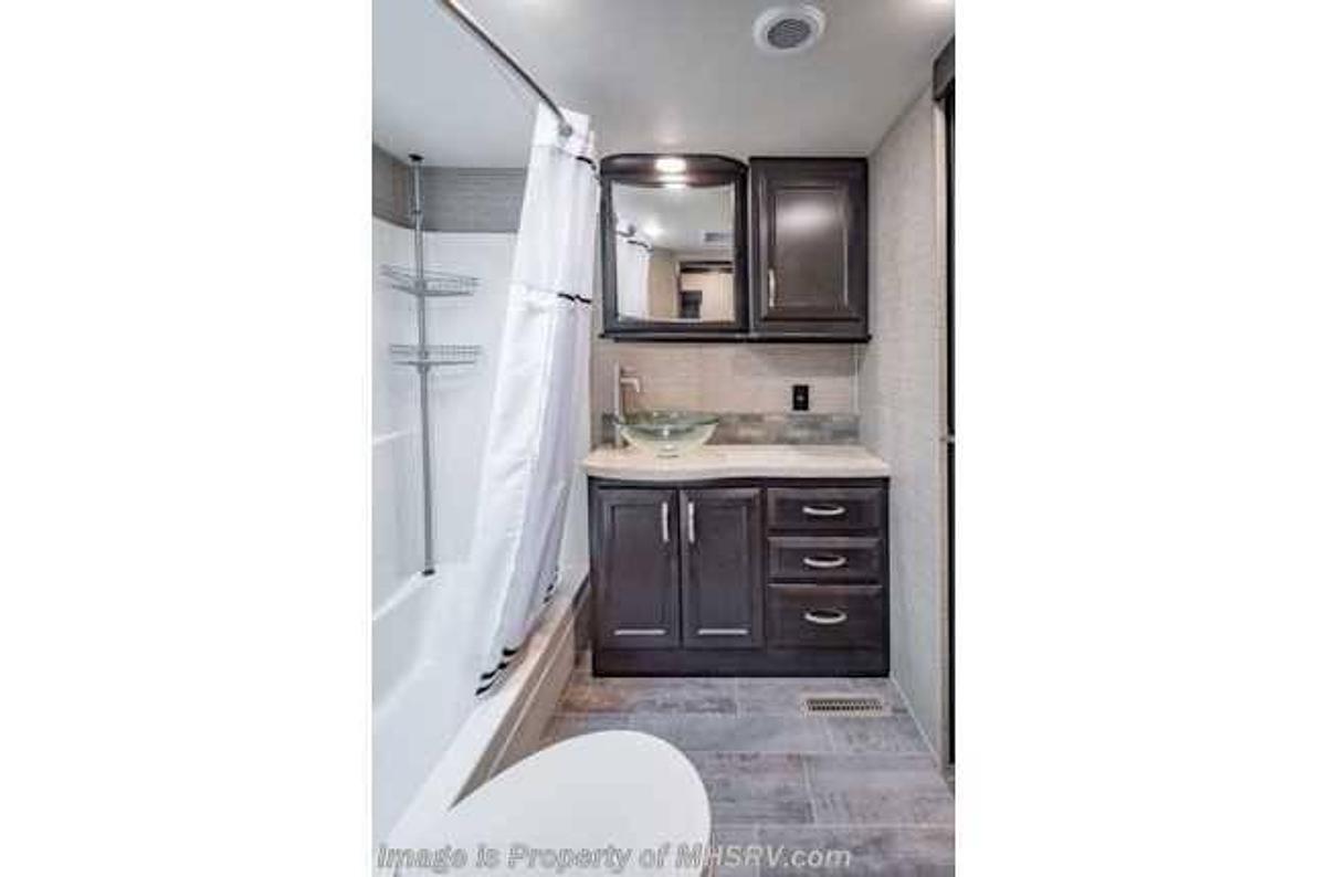 Used 2017 Dutchmen Voltage Epic V3900
