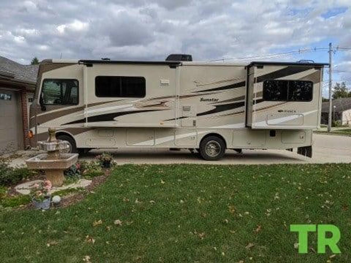 Used 2015 Winnebago Itasca Sunstar 30T