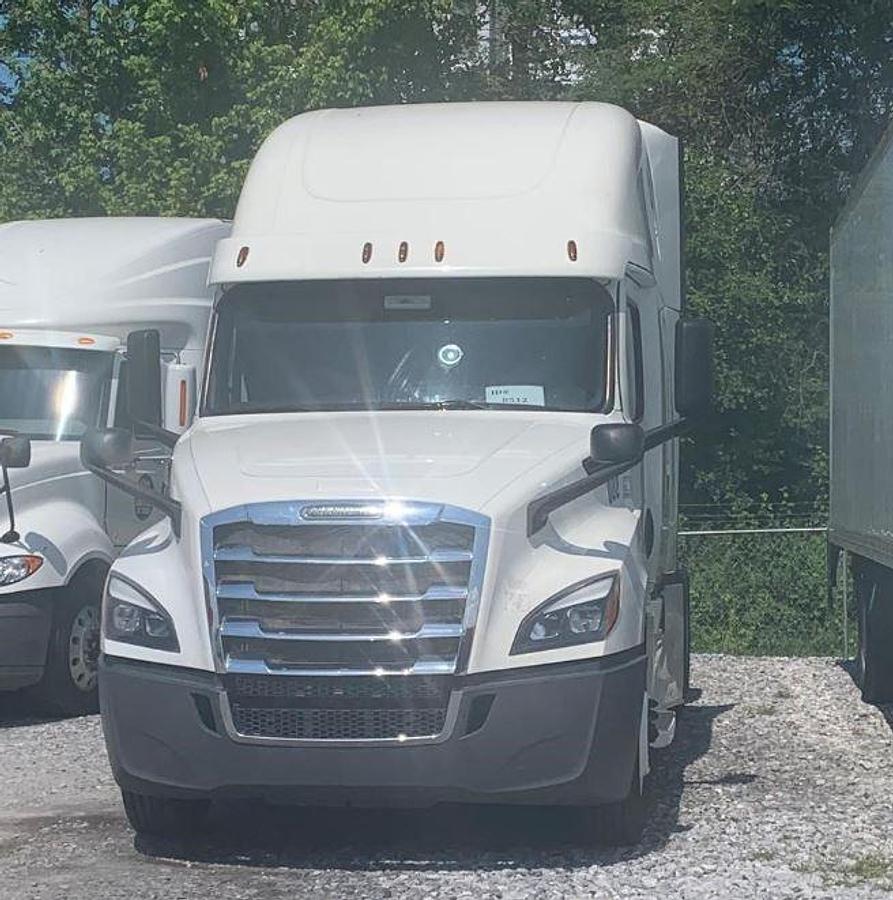 Used 2018 Freightliner CASCADIA 126