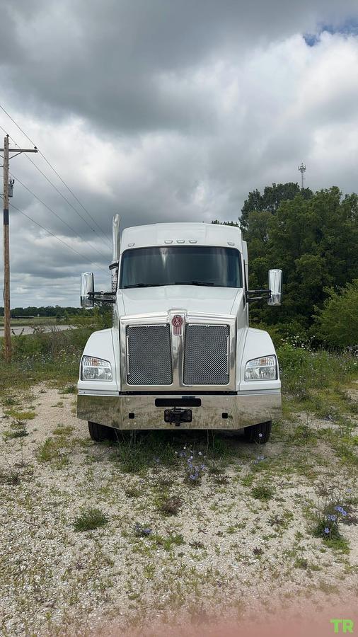 Used 2021 Kenworth T880