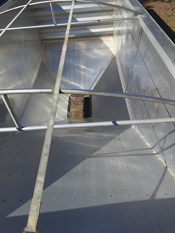 Used 2004 Peterbilt 379EXHD Sleeper Truck