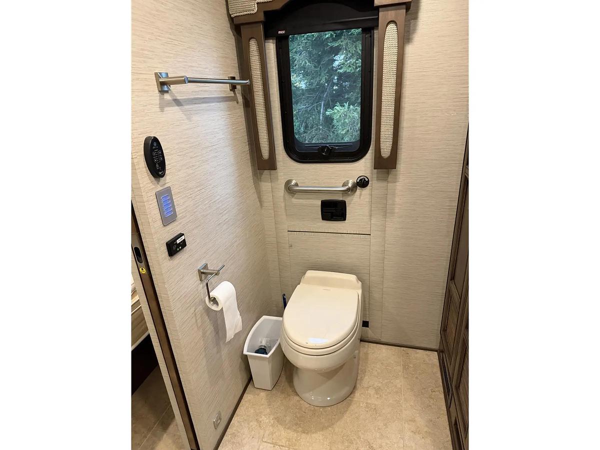 Used 2019 Newmar Ventana 3709