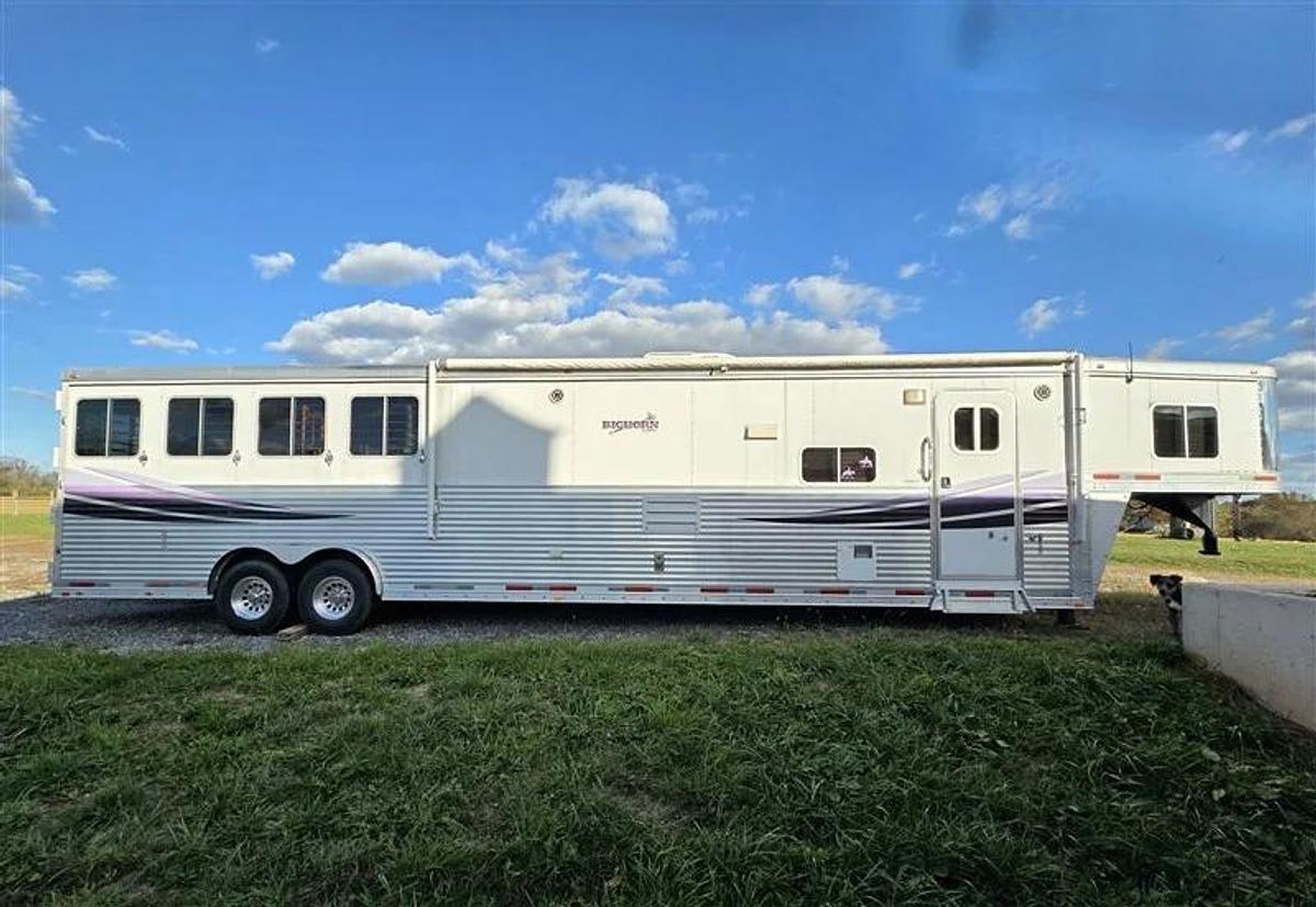 Used 2011 Lakota Bighorn 8416 4 Horse Trailer