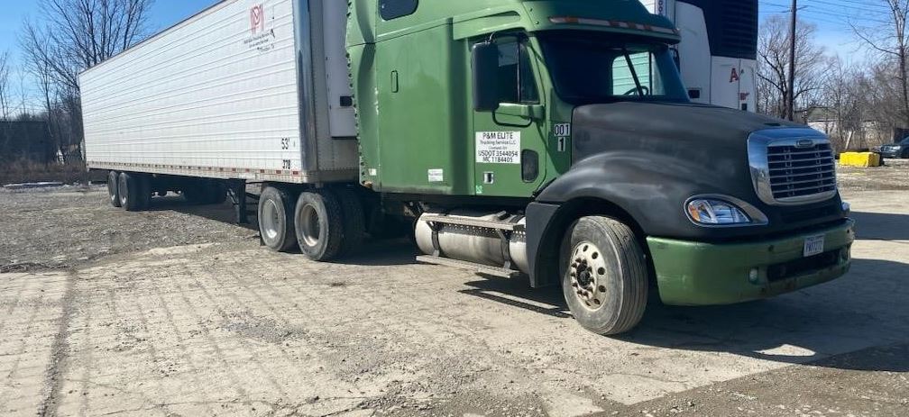 Used 2007 Freightliner Columbia Day Cab Semi Truck