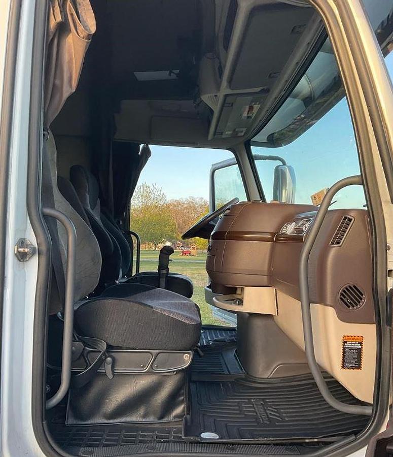 Used 2013 Volvo VNL64T670