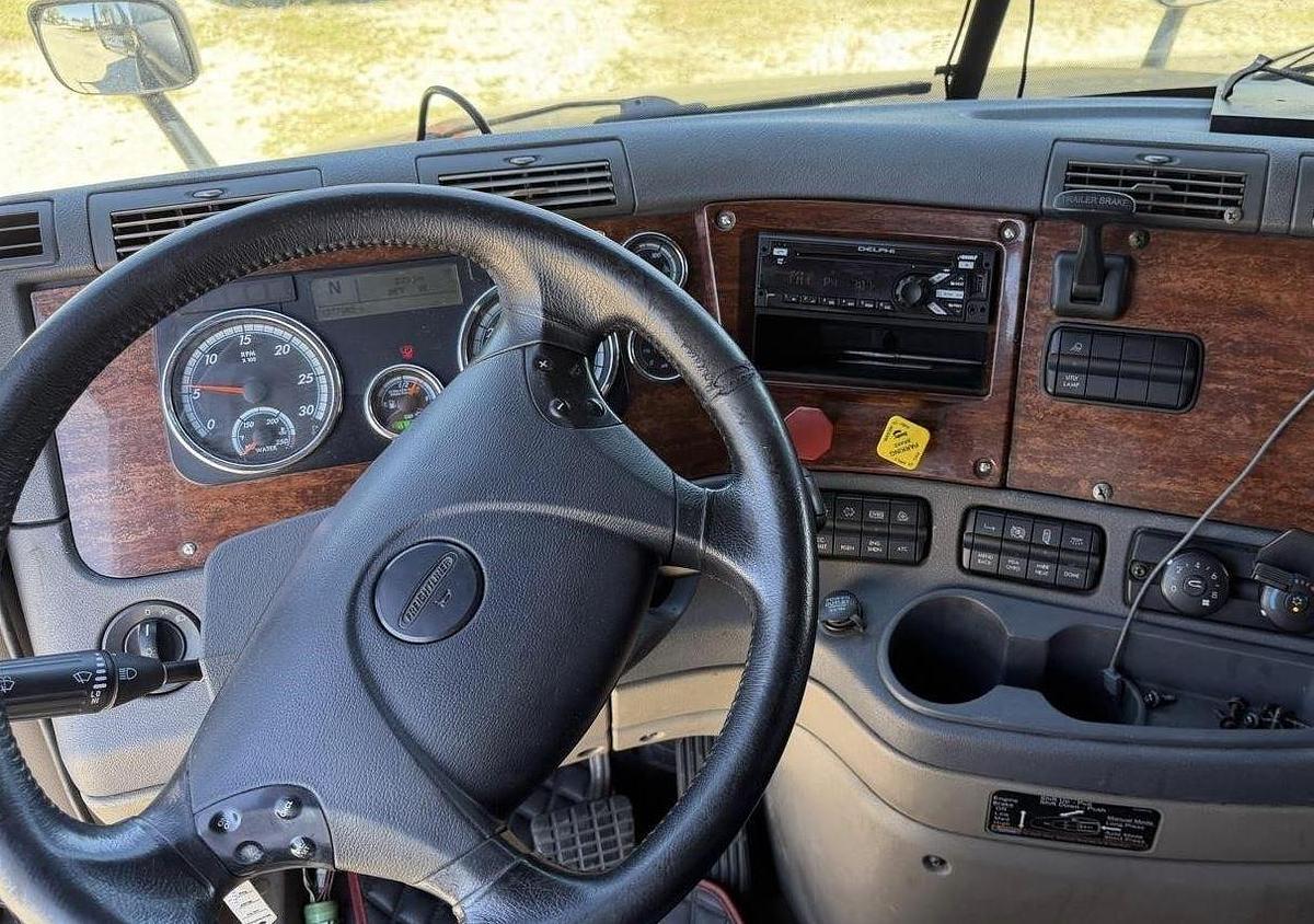Used 2017 Freightliner Cascadia 125