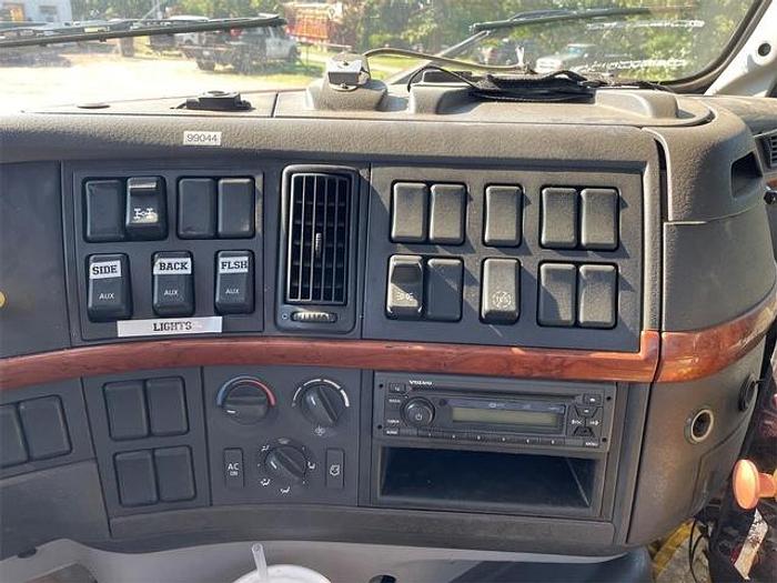 Used 2009 Volvo VHD64F430