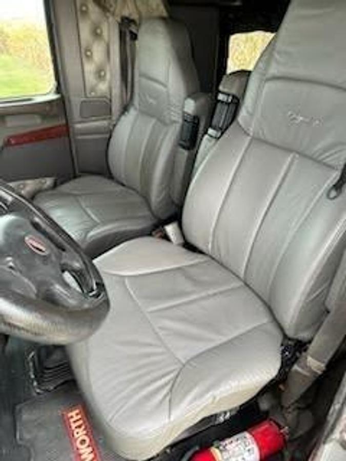 Used 2007 KENWORTH W900 Sleeper Semi