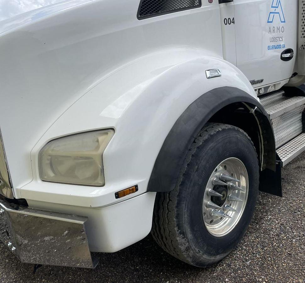 Used 2015 Kenworth T880 Sleeper Semi Truck