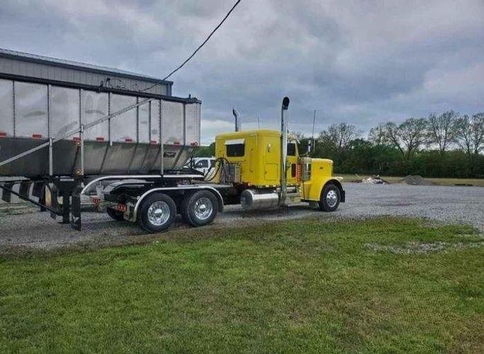 Used 2017 Peterbilt 389