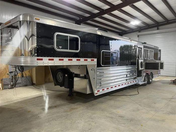 Used 2014 Elite 3 Horse Slant Load