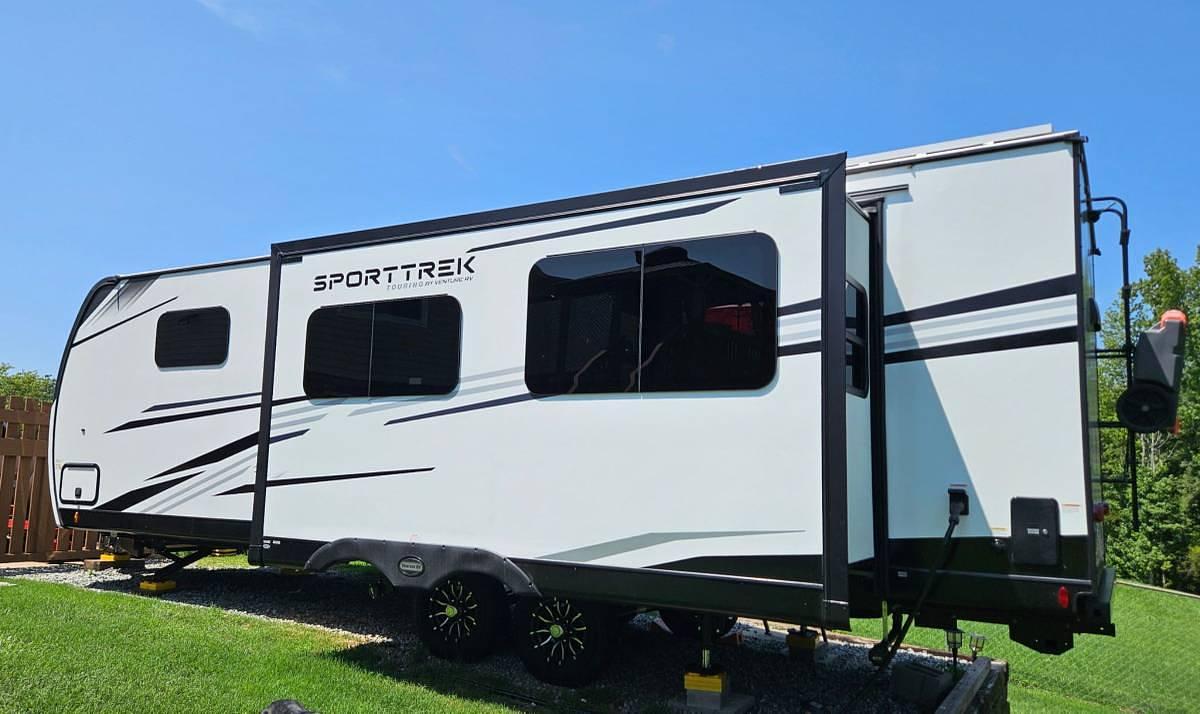Used 2025 Venture Sportrek