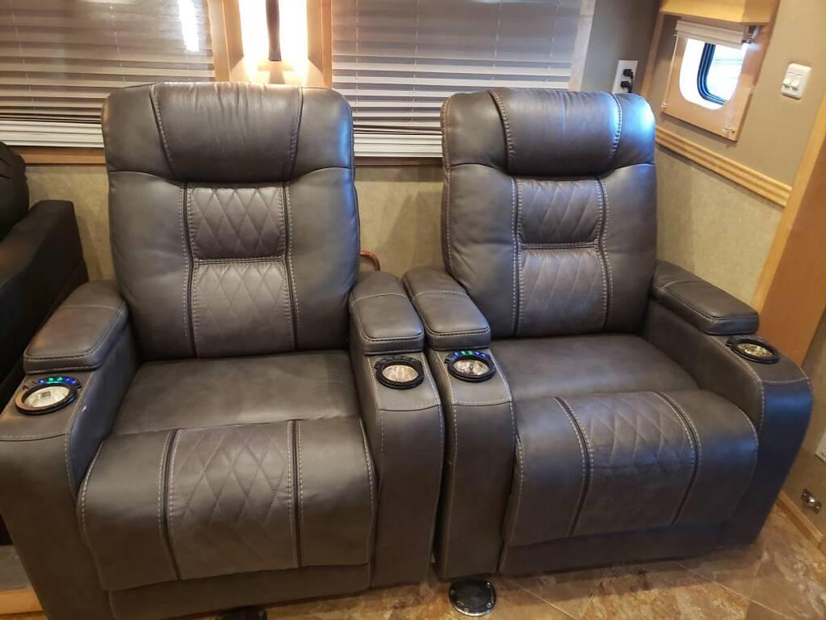Used 2014 Show Hauler 36KTSSL Super C Motorhome
