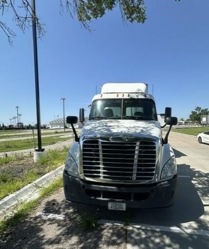 Used 2014 Freightliner Cascadia 125 w/ Trailer