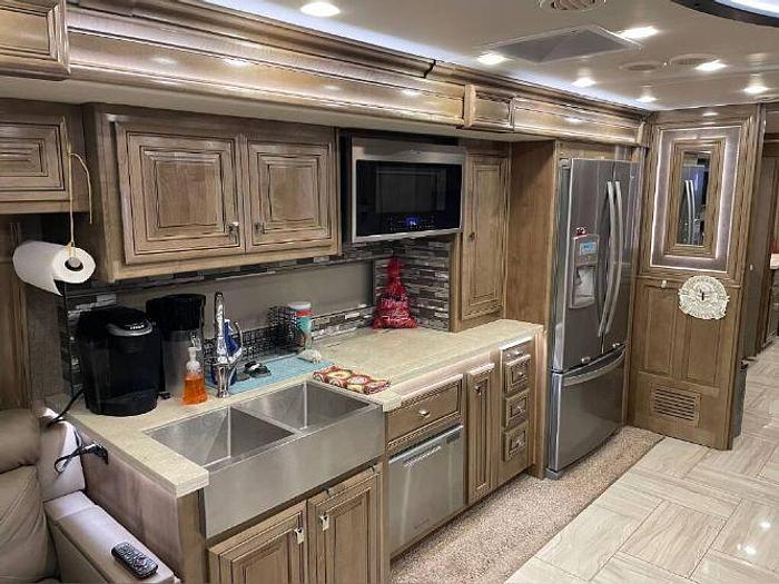 Used 2020 Fleetwood Discovery LXE 44B