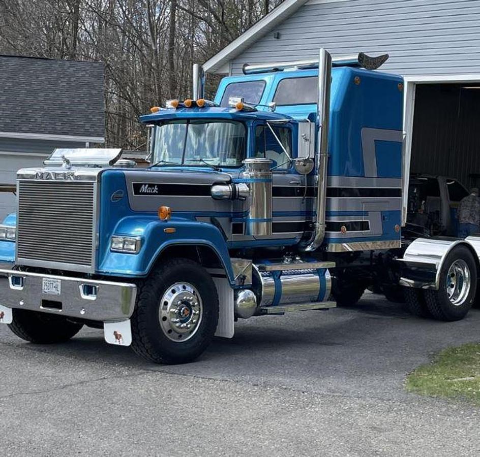 Used 1989 Mack Superliner RW713