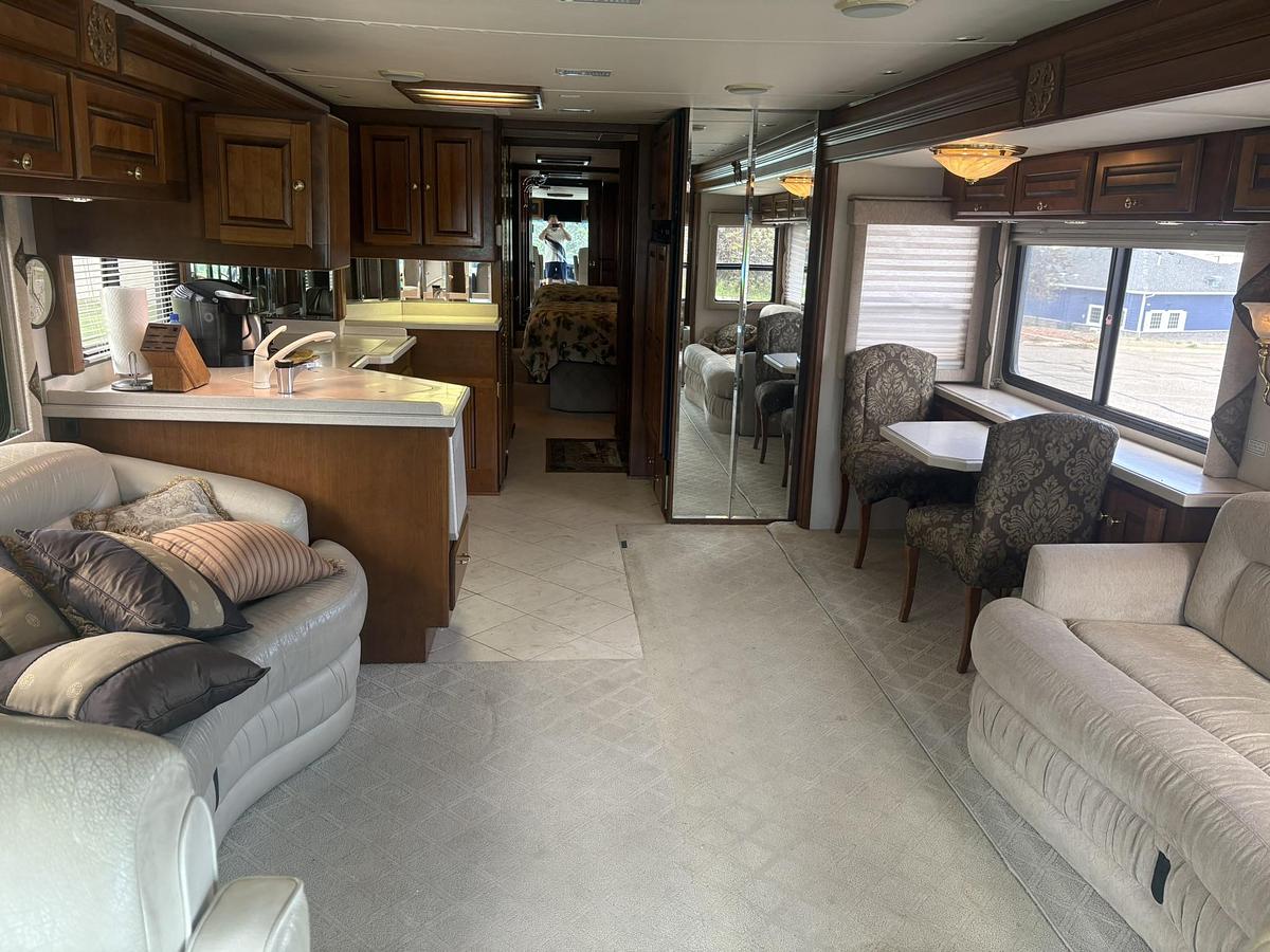 Used 2003 Monaco Dynasty 38 Earl