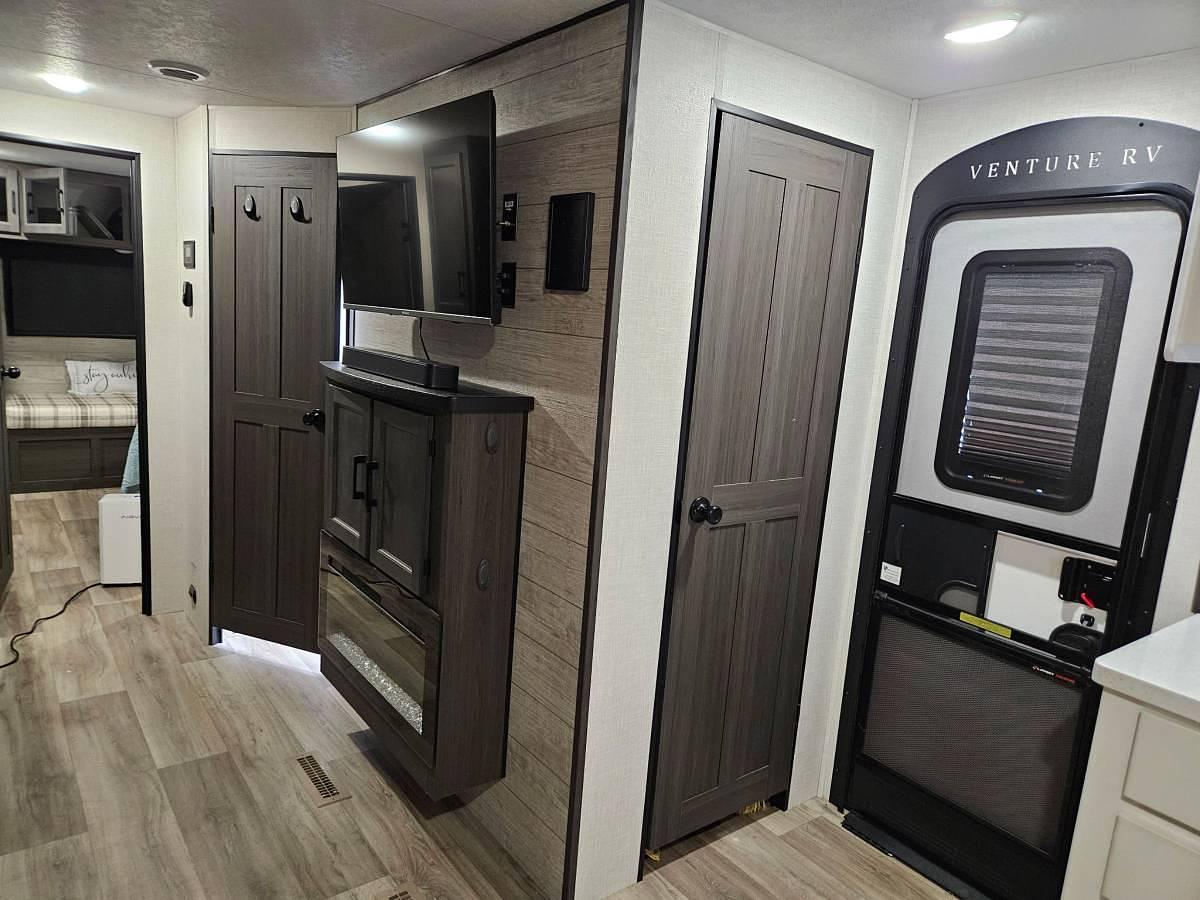 Used 2025 Venture Sportrek