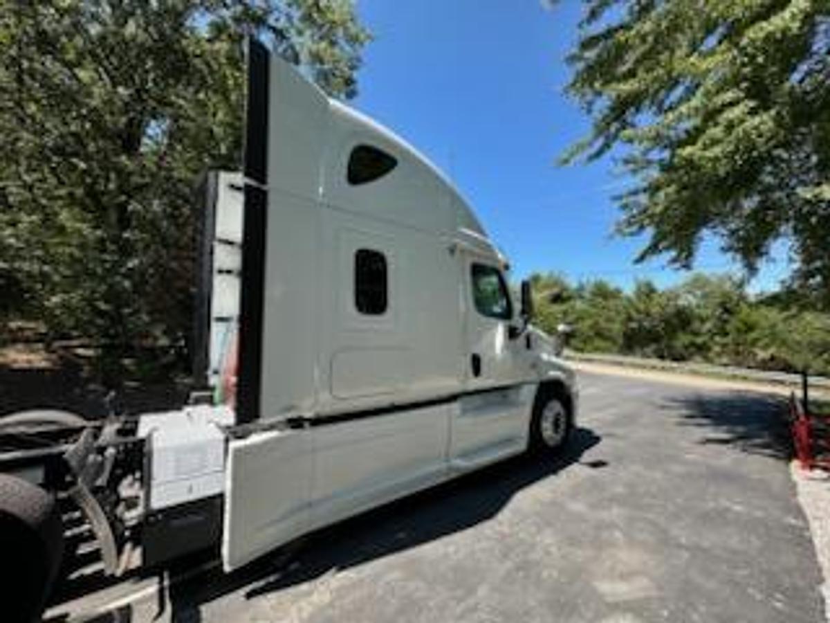 Used 2013 Freightliner Cascadia 125