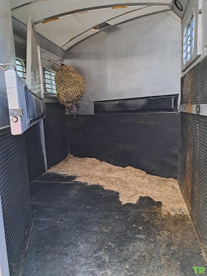 Used 1999 4 Star 2-Horse Trailer