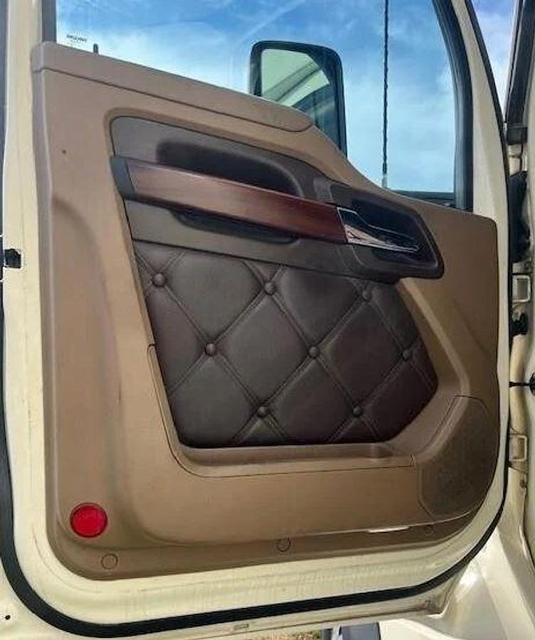 Used 2021 Kenworth T880