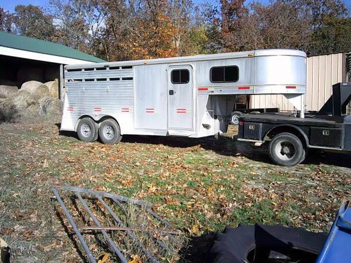 Used 1991 WW 3 Horse Slant Trailer