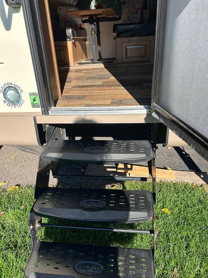 Used 2016 Forest River Rockwood Woo 23IKSS Travel Trailer