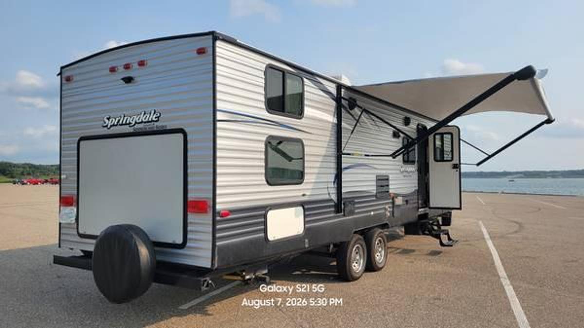 Used 2017 Keystone Springdale Summerland Series 33' Travel Trailer