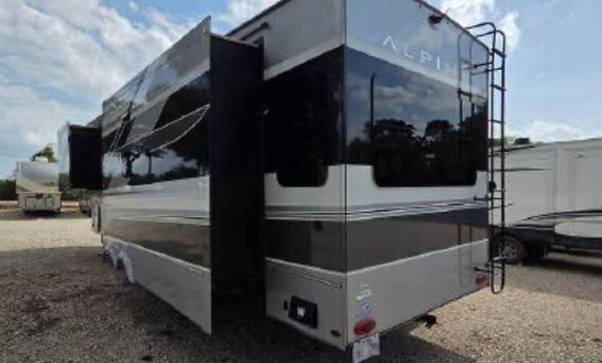 Used 2024 Keystone Alpine 3303CK Fifth Wheel