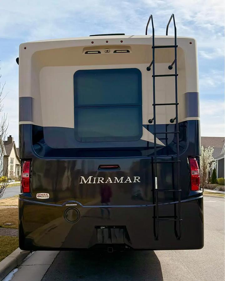 Used 2022 Thor Motor Coach Miramar 34.6