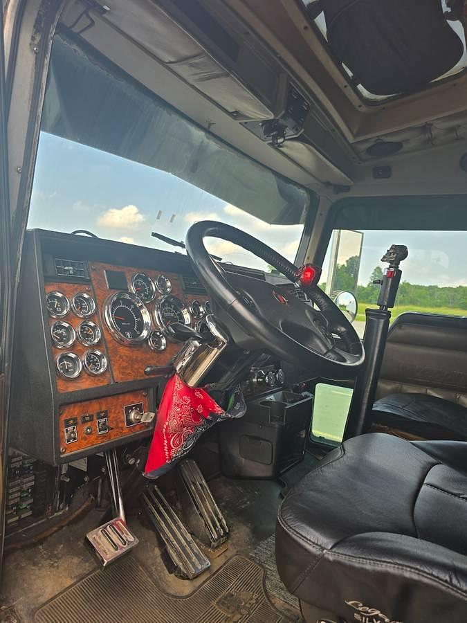 Used 2000 Kenworth W900 with 2015 53ft Utility Reefer Trailer