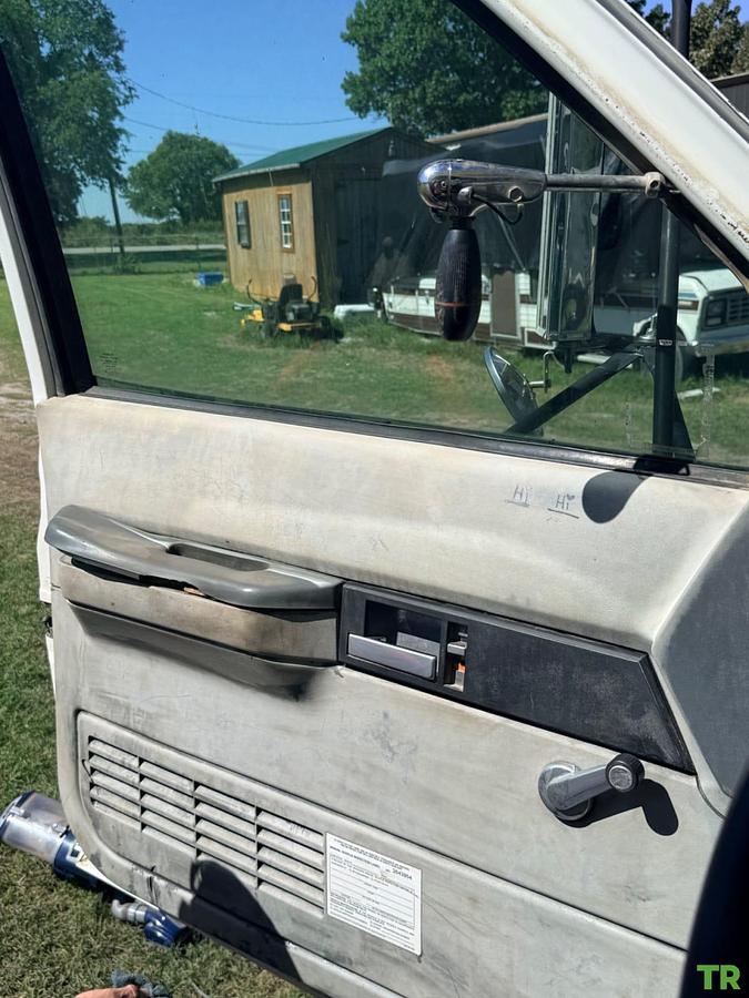 Used 2000 Chevrolet 7500 Bucket Truck