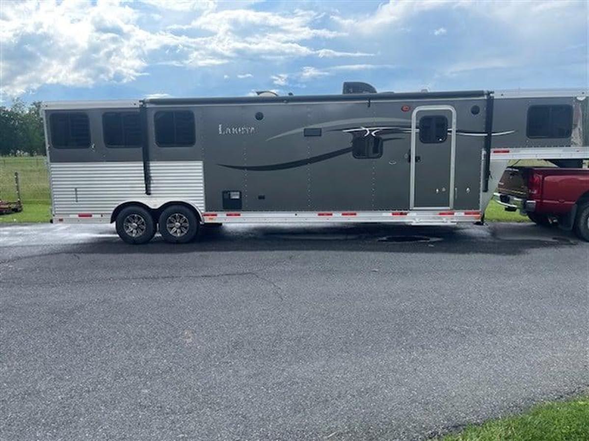 Used 2015 Lakota Charger 3 Horse Trailer with Living Quarters