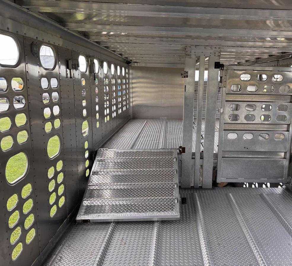 Used 2019 WILSON PSDCL-402 Livestock Trailer