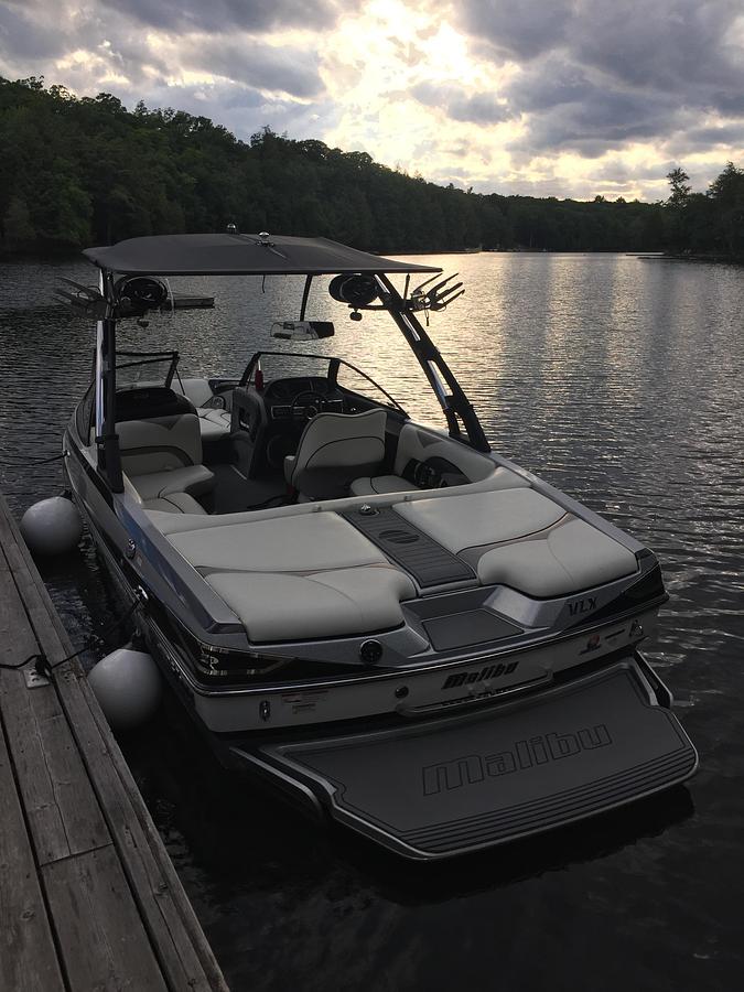 Used 2014 Malibu Wakesetter VLX 22 Ski/Wakeboard Boat