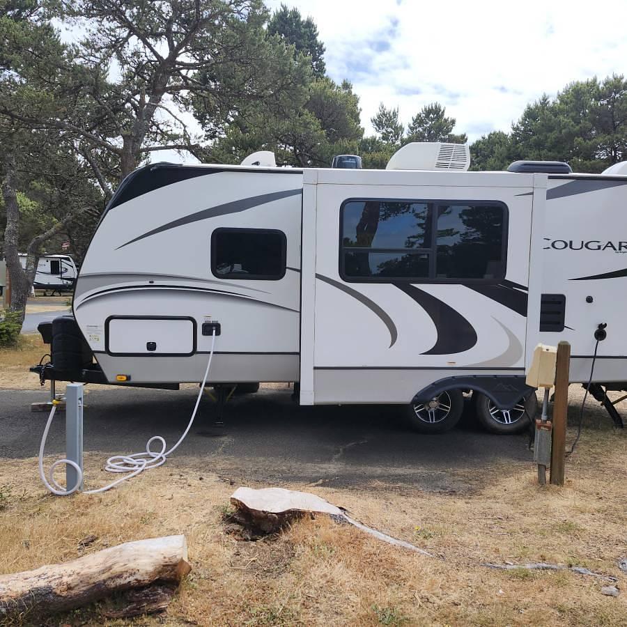 Used 2021 Keystone Cougar 22RBSWE