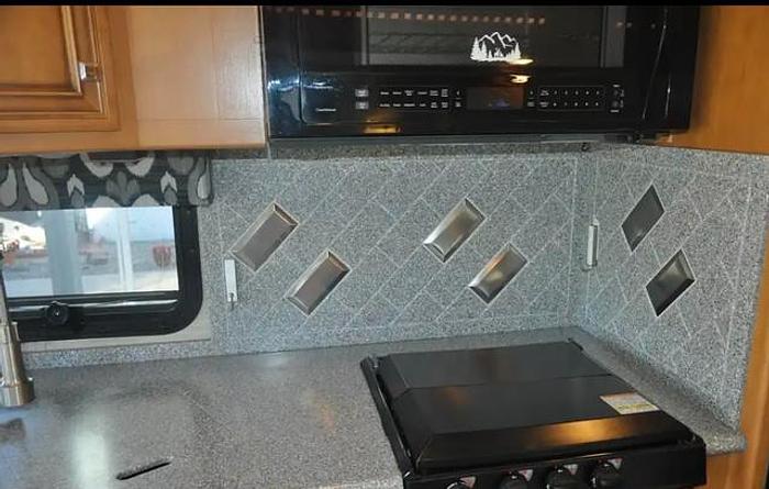 Used 2017 Newmar Bay Star 3401