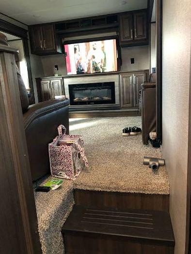 Used 2019 Keystone Avalanche 382FL